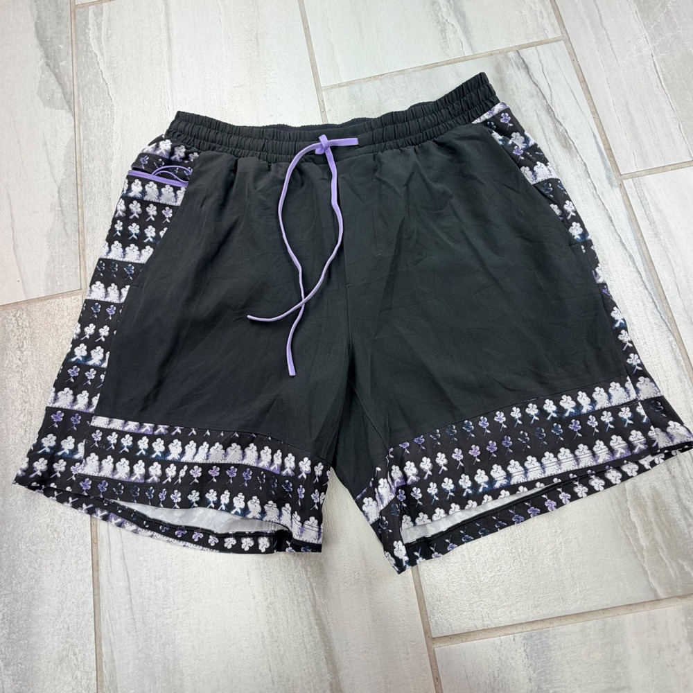 Lululemon Pace Breaker Lined 7 Inch Shorts Black Purple Floral Large